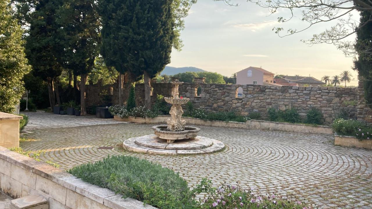 Gite Encore Un Soir Hyères Kültér fotó
