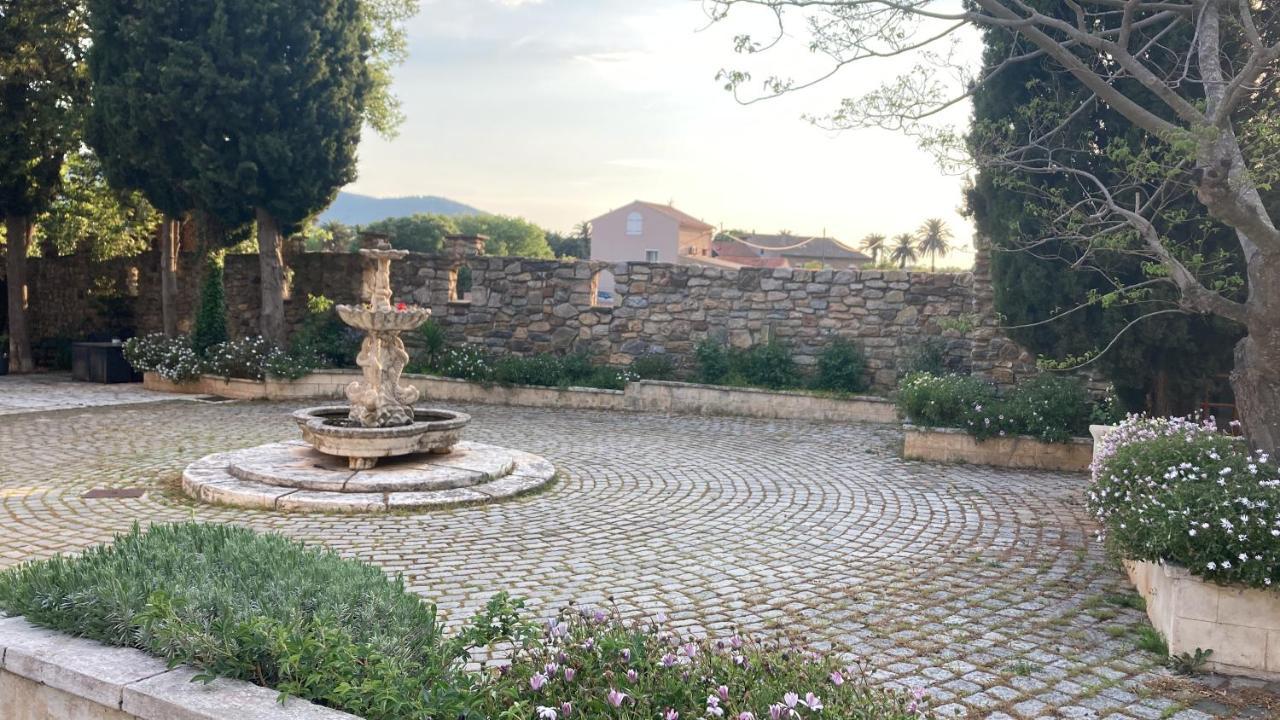 Gite Encore Un Soir Hyères Kültér fotó